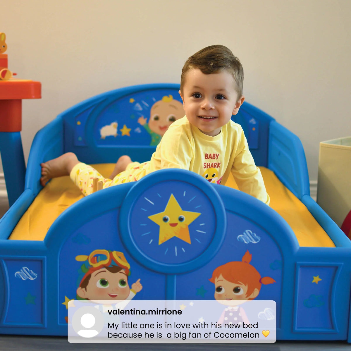 Blue Toddler Bed with Built-In Guardrails V8378