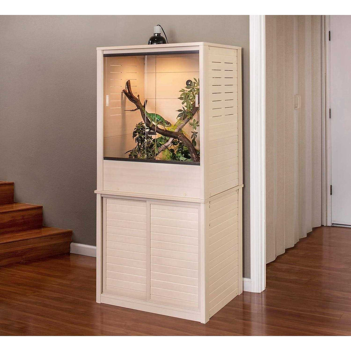 Vertical Reptile Lounge Q697