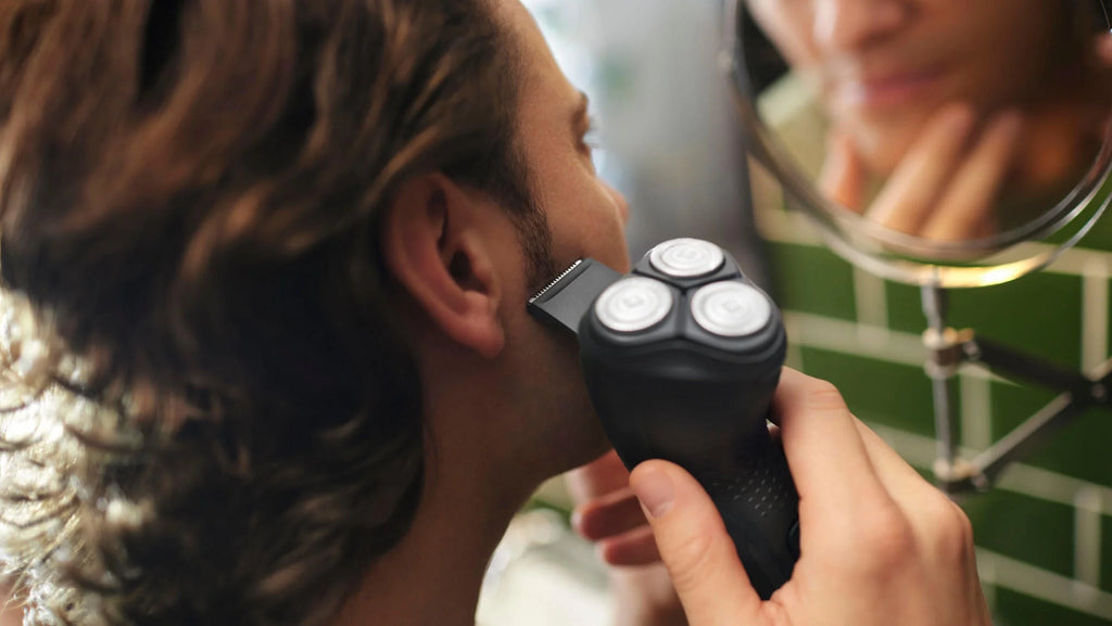 Cordless Electric Shaver with Pop-Up Trimmer O709