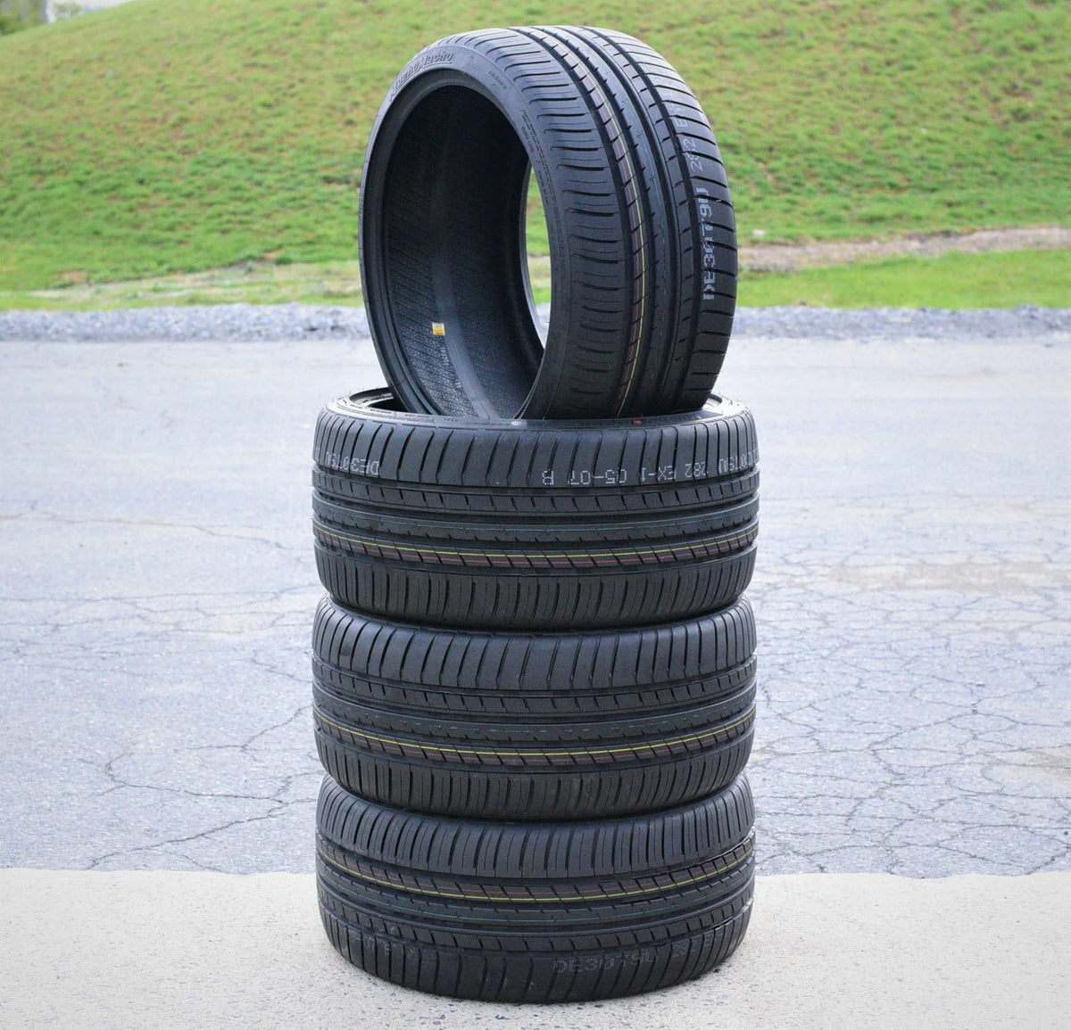 235/40ZR19 96Y XL High Performance Tire M934
