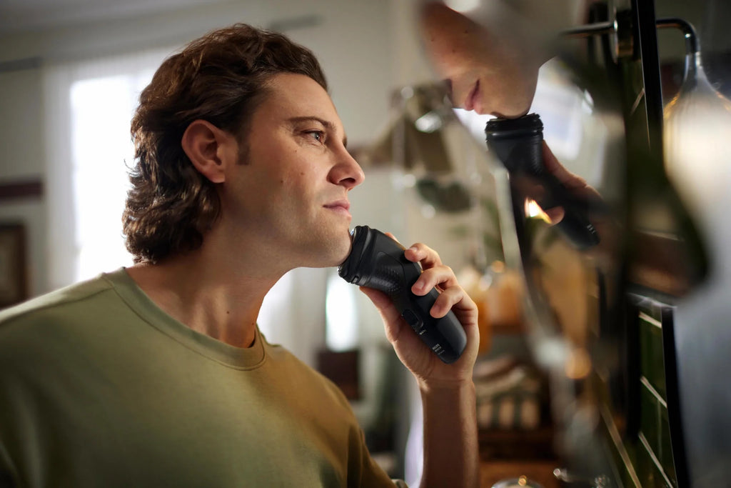 Cordless Electric Shaver with Pop-Up Trimmer O709