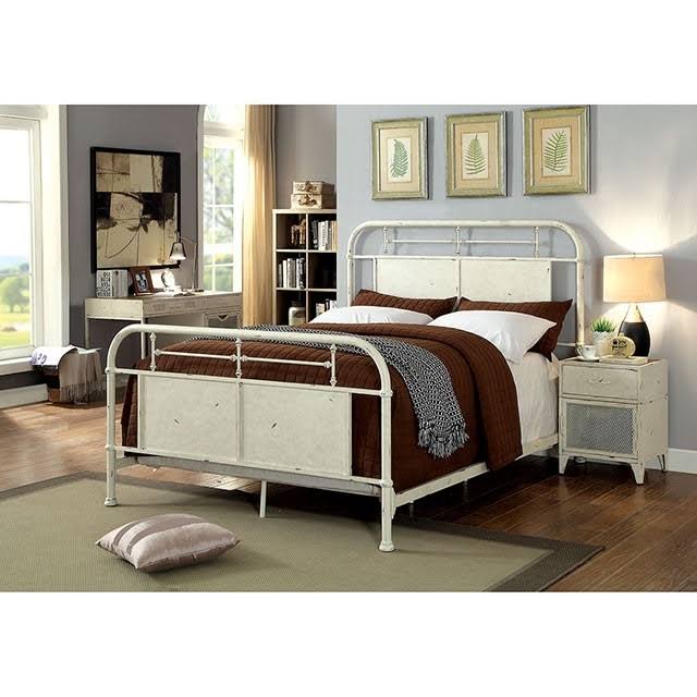 Distressed White Queen Bed G5780