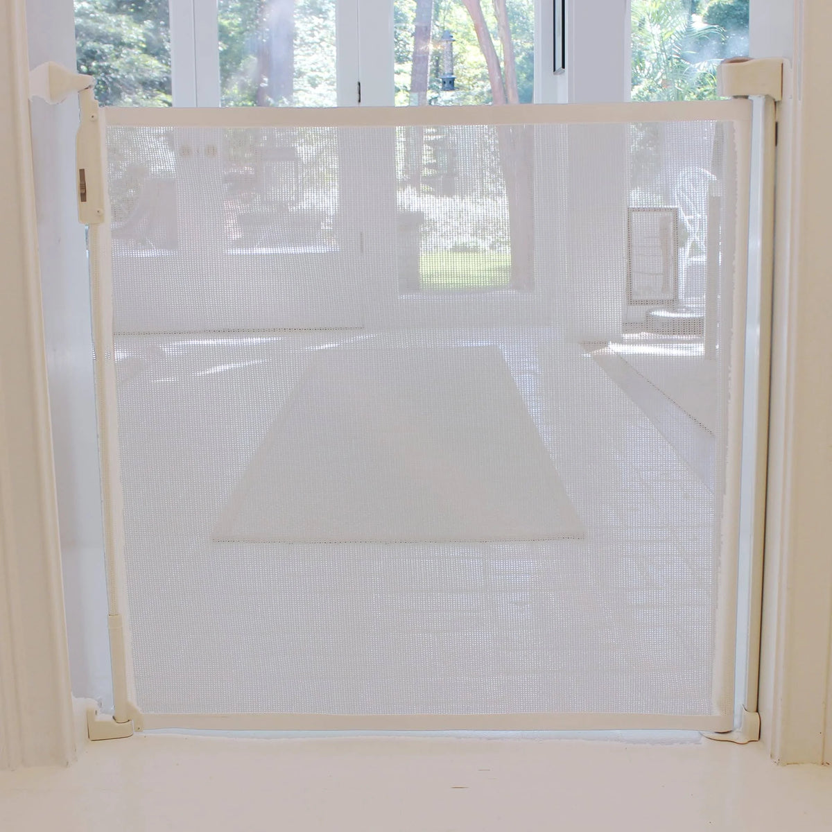White Retractable Safety Gate, 26.5 inch-55 inch Y2526